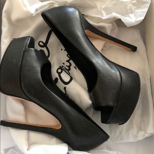 Alice + Olivia Black Pumps